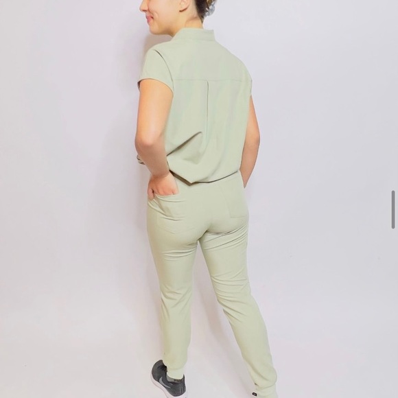 New nursing scrubs - Picture 4 of 6